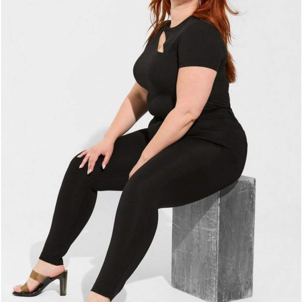 NWT torrid 24s black ponte skinny pant